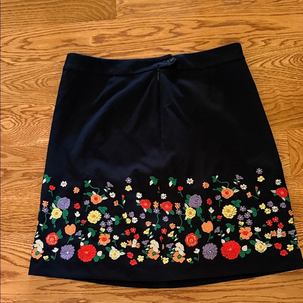 Brooks Brothers Black Skirt with Colorful Floral Embroidery - Picture 4 of 4